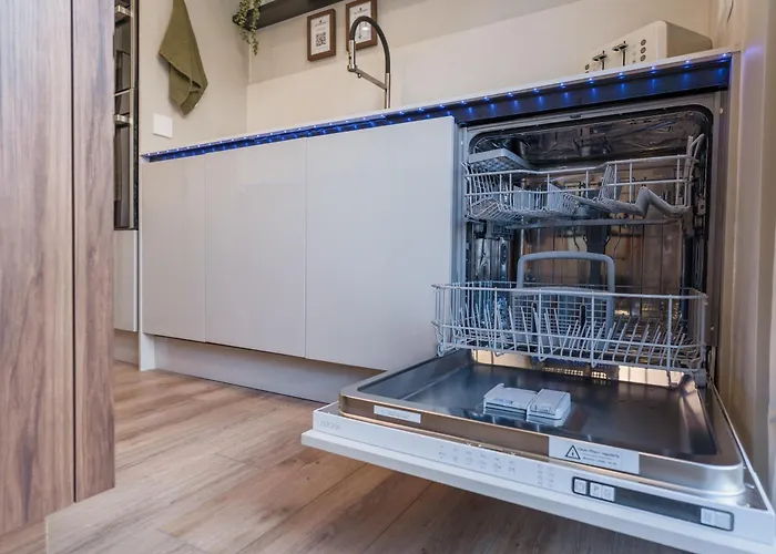 בית נופש Henderson House - West End 3 Bedroom Family *