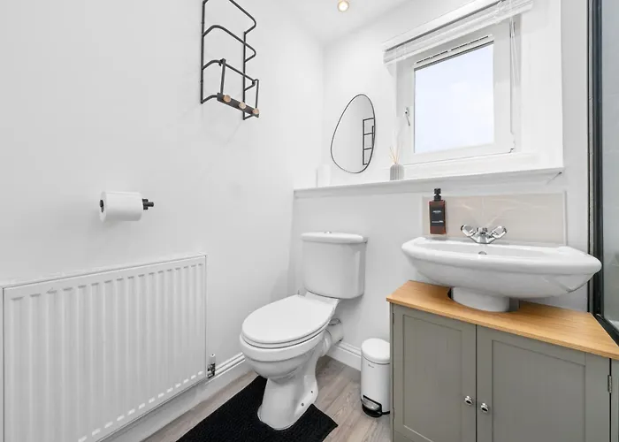 Feriehus Urban Elegance - Spacious 5-bed In