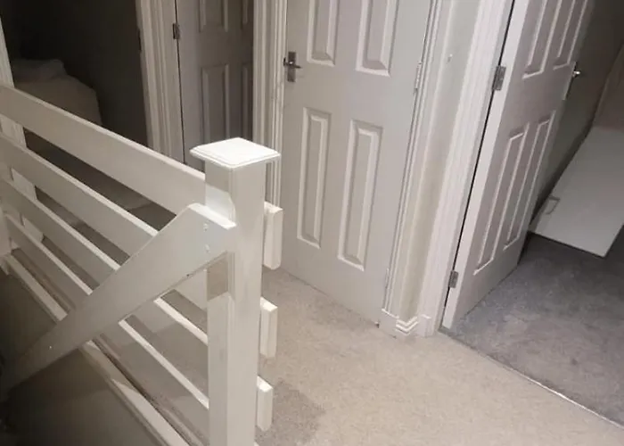 Stylish, Modern 3 Bedroom House, Free Parking X 2 別荘 *