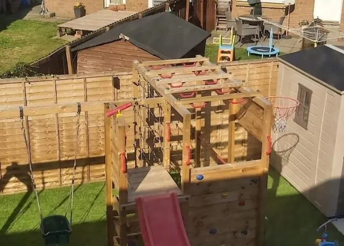 Stylish, Modern 3 Bedroom House, Free Parking X 2 別荘 *