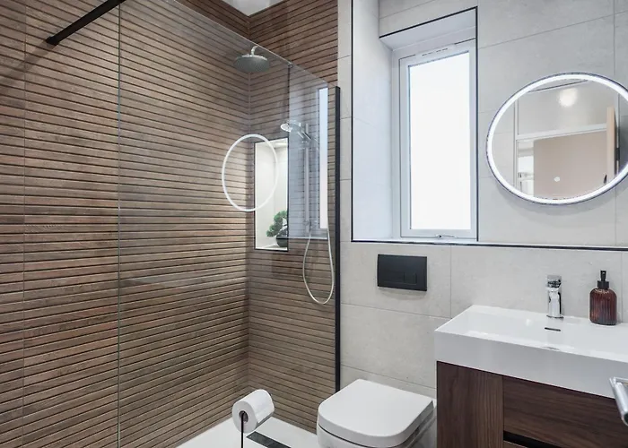 בית נופש Henderson House - West End 3 Bedroom Family *