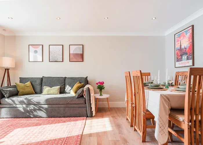 Henderson House - West End 3 Bedroom Family Holiday home