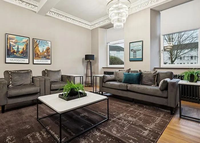 Dom wakacyjny Spacious 5 Bedroom With 3 Bathrooms And Private Parking