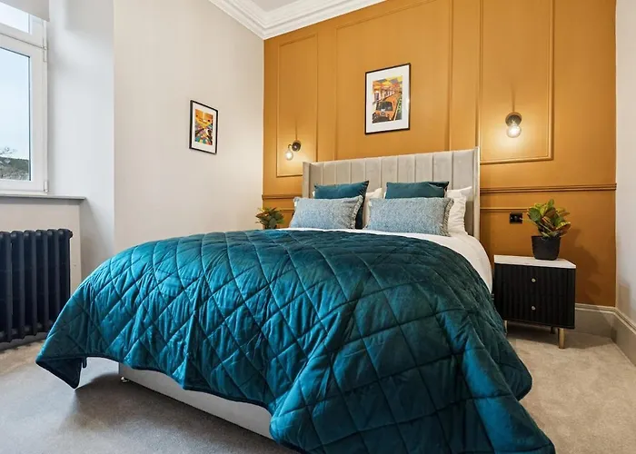 בית נופש Spacious 5 Bedroom With 3 Bathrooms And Private Parking