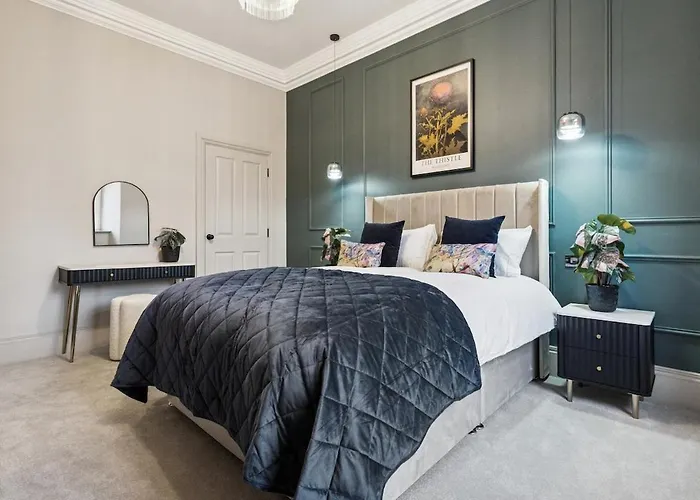 Spacious 5 Bedroom With 3 Bathrooms And Private Parking Dom wakacyjny