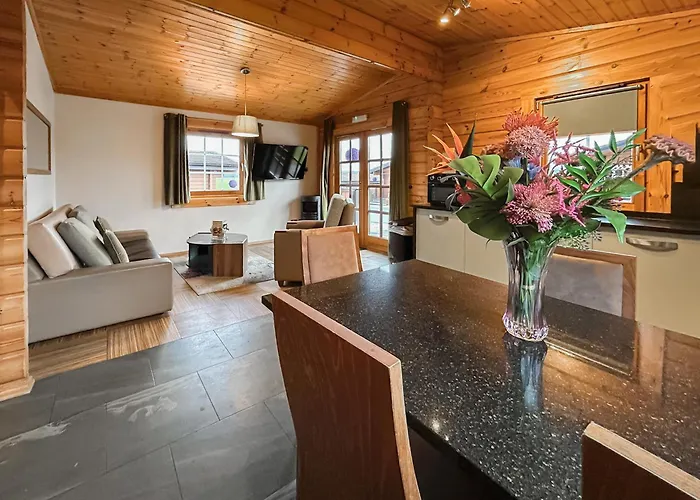 4 - Uk51264 Apartment