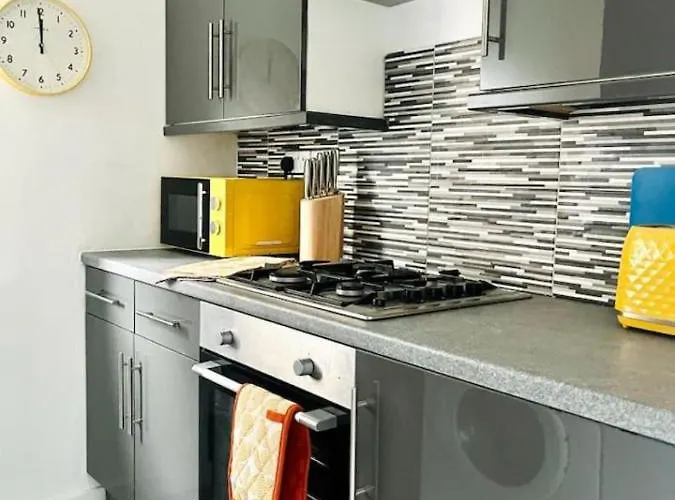 Clyde Fifty Two - Apartment