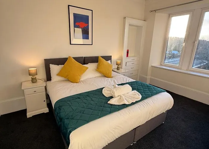 Spacious Tenement With Free Parking Apartment