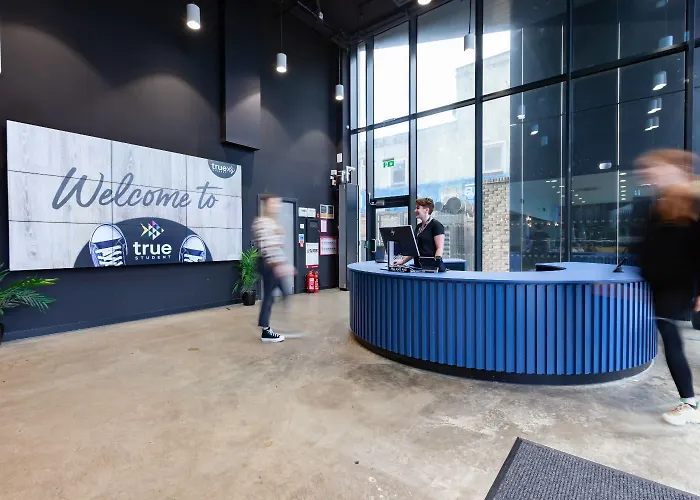 For Students Only Stylish In גלאזגו