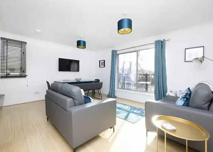 Апартаменты Bright 3 Bed Overlooking The Clyde Sec & Hydro *
