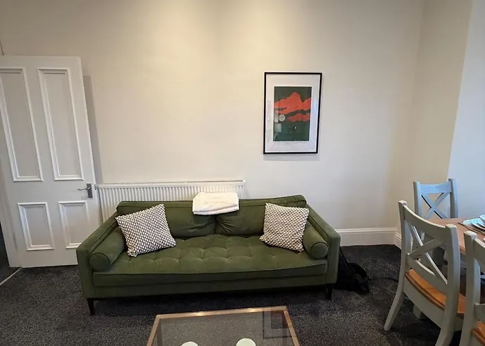 Apartment Spacious Tenement With Free Parking *