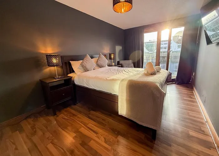 Riverside 1bd - Balcony & Parking Hydro Secc Apartman