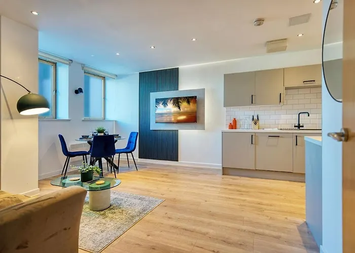 Modern Luxe In Centre Apartment