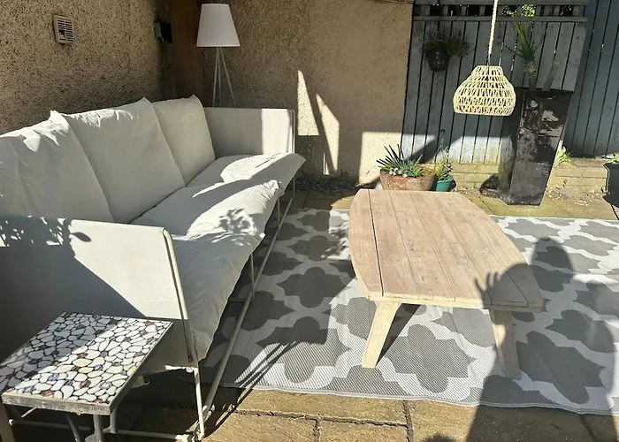 Peaceful And Stylish Garden Flat Close To Transport And Centre Apartment