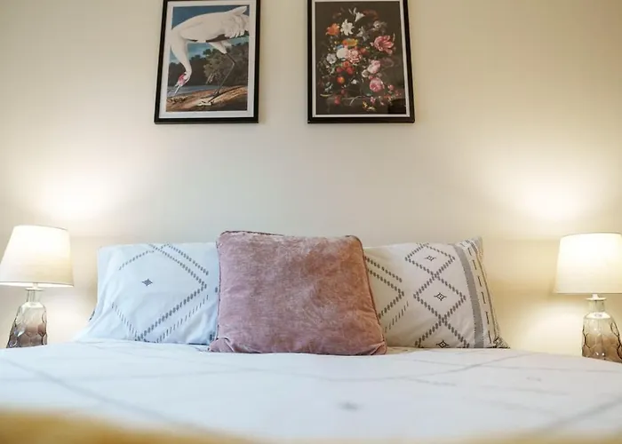 2br With Parking Near Southside And Queens Park Apartman *