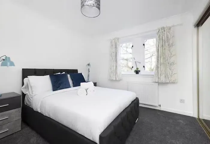 Bright 3 Bed Overlooking The Clyde Sec & Hydro Апартаменты *