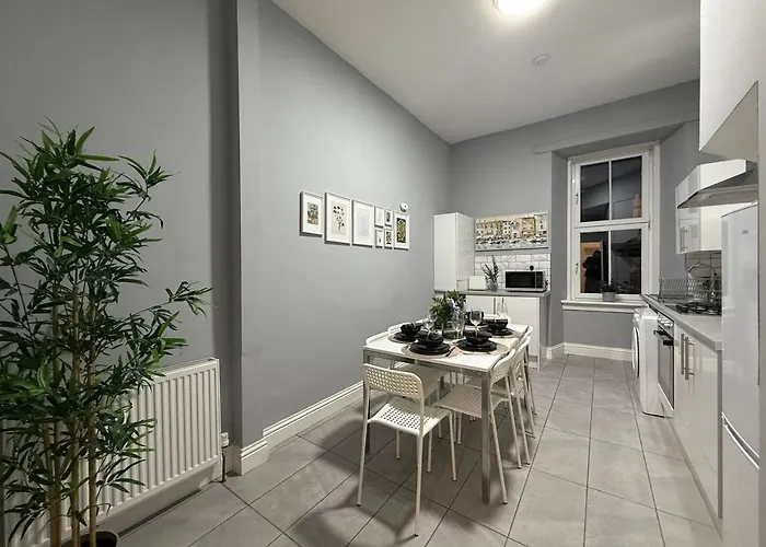 Centre New * Glasgow