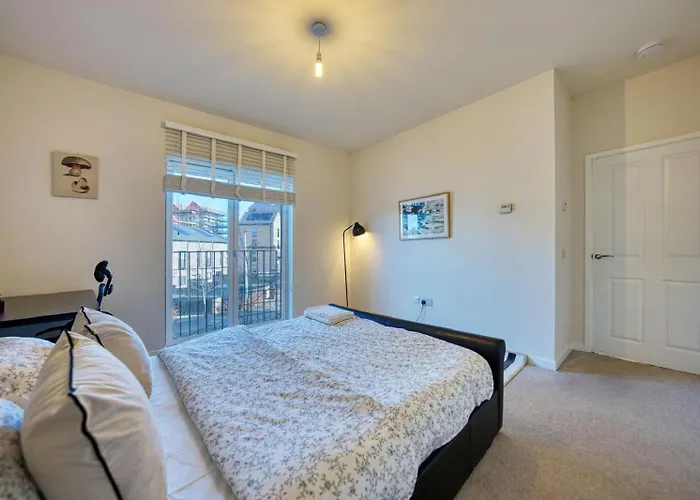Stylish And Morden 3bed House Centre *