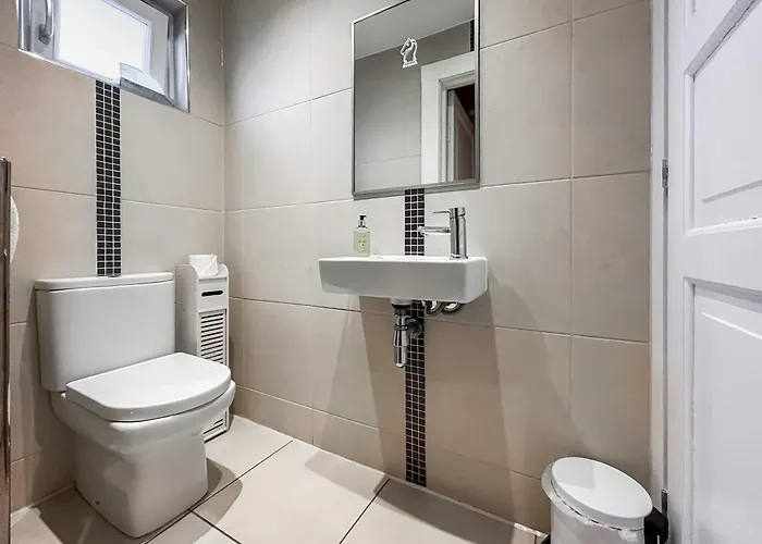 4 - Uk51264 Apartment