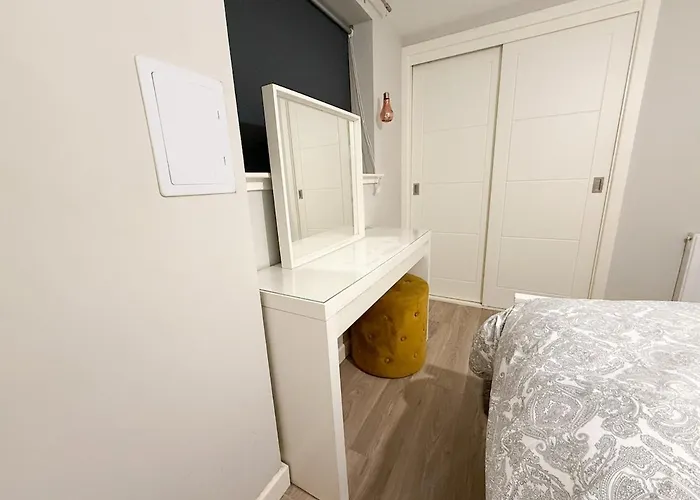 דירה 2-bed Flat In East End *