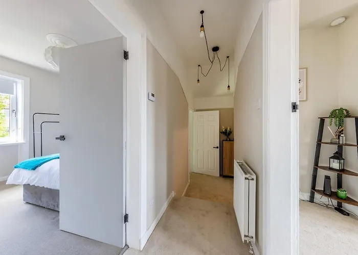 Modern 3 Bedroom In Kings Park Glasgow