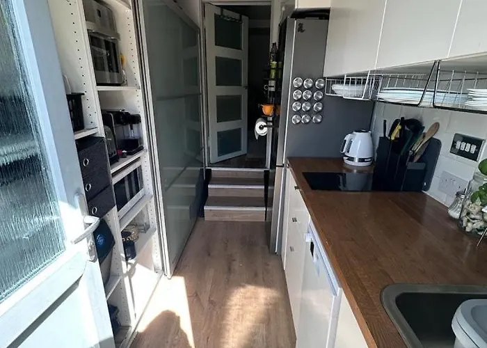 Apartment Peaceful And Stylish Garden Flat Close To Transport And Centre