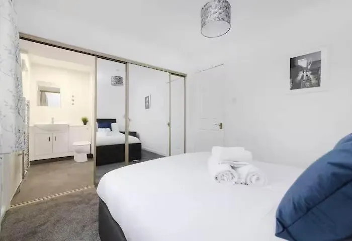 Bright 3 Bed Overlooking The Clyde Sec & Hydro *