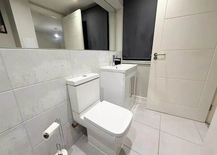 2-bed Flat In East End