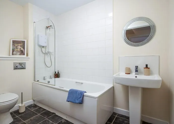 Apartment 2br With Parking Near Southside And Queens Park