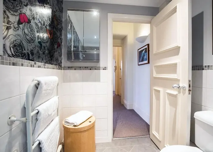 West George Street Apartment