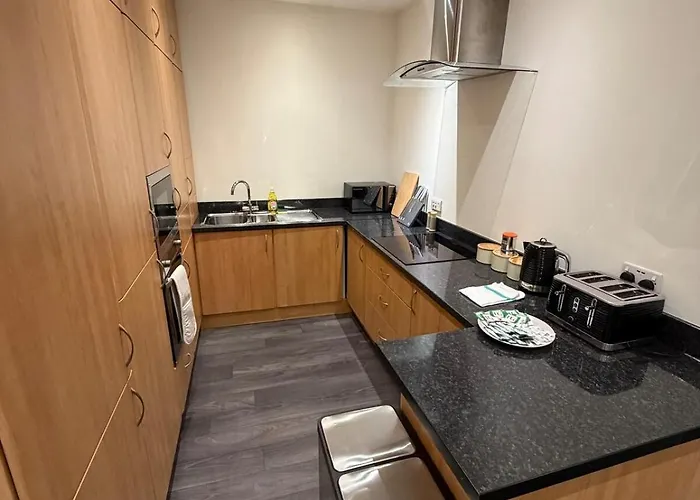 Spacious Tenement With Free Parking