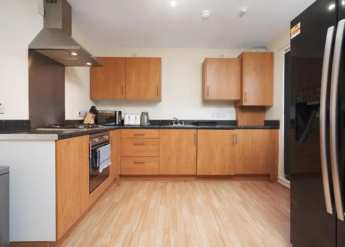 2br With Parking Near Southside And Queens Park Apartment