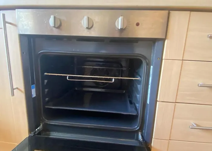 Modern 2 Bedroom Flat With Private Parking Apartment Glasgow