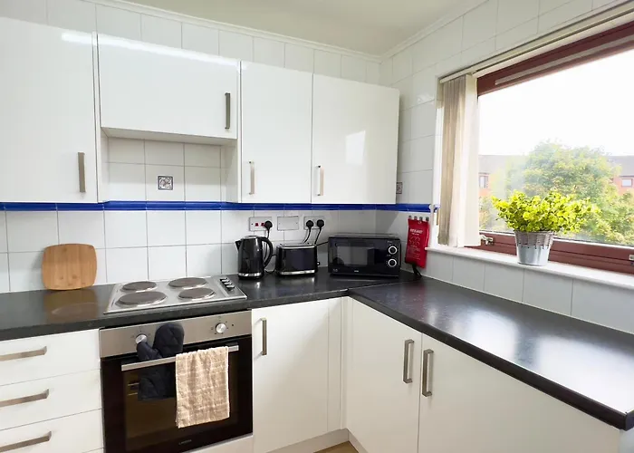 Garden-view 2br - Free Parking & Wifi Γλασκώβη