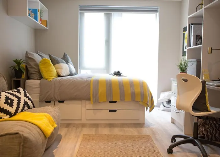 For Students Only - Willowbank In Glasgow