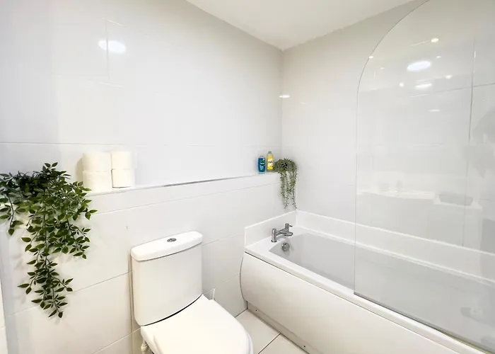 Garden-view 2br - Free Parking & Wifi *