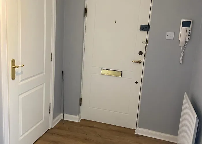 Apartment Modern 2 Bedroom Flat With Private Parking Glasgow