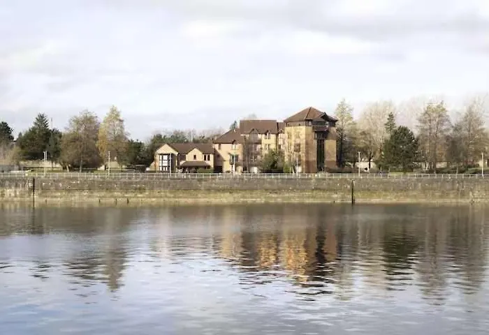 Bright 3 Bed Overlooking The Clyde Sec & Hydro Апартаменты *