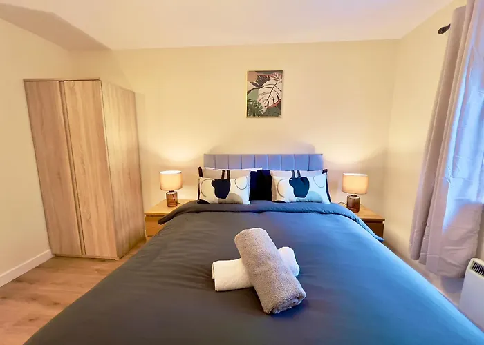 Garden-view 2br - Free Parking & Wifi Apartman