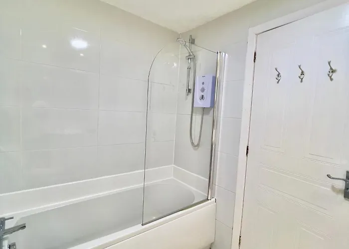 Apartment Garden-view 2br - Free Parking & Wifi