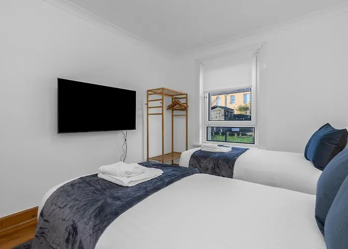 Executive 3 Bedroom - Corporate And Contractor Apartment *