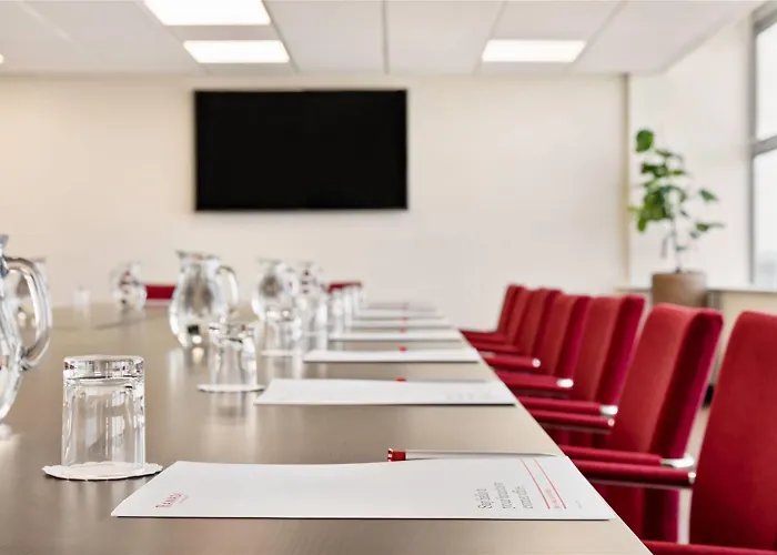 Ramada By Wyndham East Kilbride 3* גלאזגו