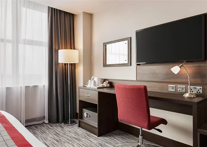 מלון Ramada By Wyndham East Kilbride 3*