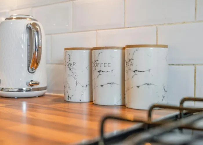 Modern 5 Bedroom Townhouse With Free Parking Semesterbostad