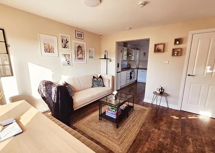 Modern 5 Bedroom Townhouse With Free Parking Semesterbostad *