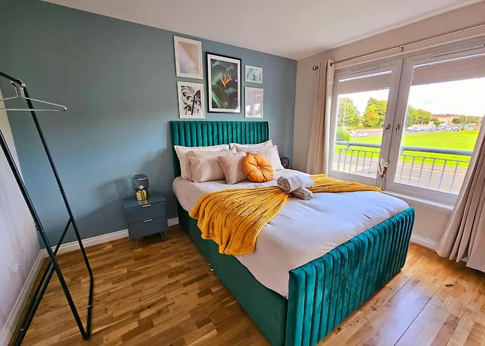 Semesterbostad Modern 5 Bedroom Townhouse With Free Parking *