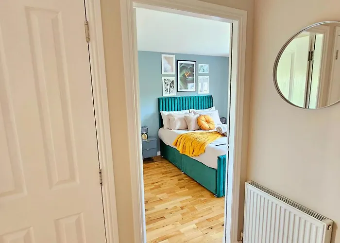 Modern 5 Bedroom Townhouse With Free Parking Ferienhaus *