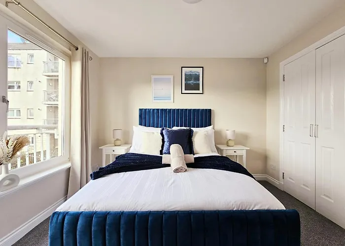 Semesterbostad Modern 5 Bedroom Townhouse With Free Parking Glasgow