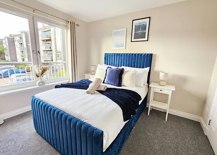 Modern 5 Bedroom Townhouse With Free Parking Глазго