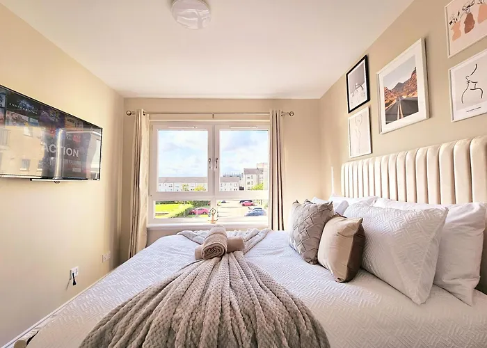 Дом отдыха Modern 5 Bedroom Townhouse With Free Parking Глазго